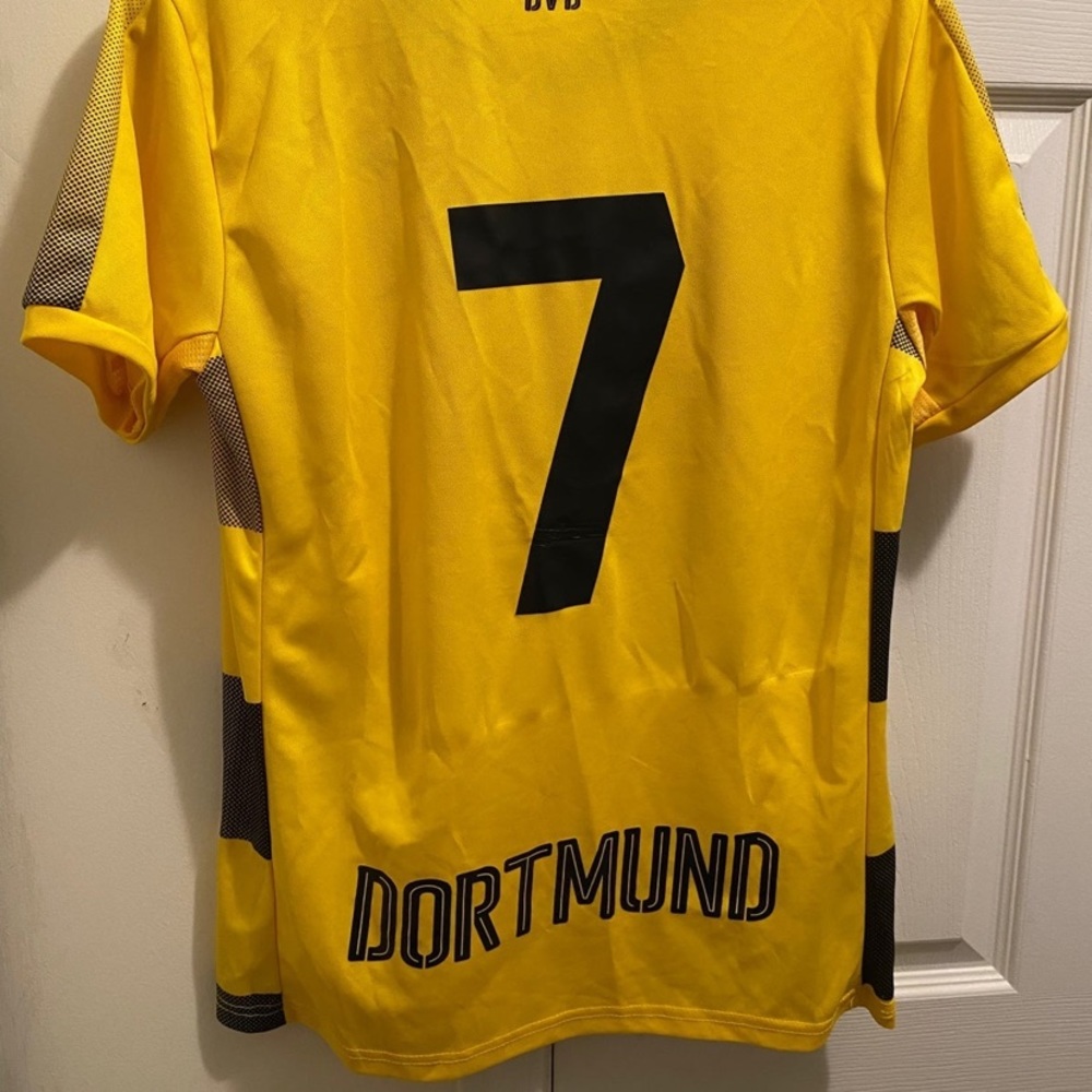 Dortmund BVB 09 Team Color Graphic Men’s Soccer Jersey. Size Small.